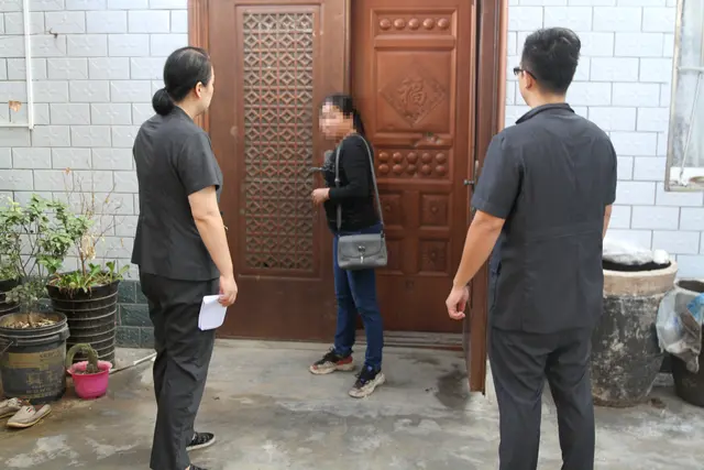 网上直播抓“老赖”八万余网友同时围观点赞