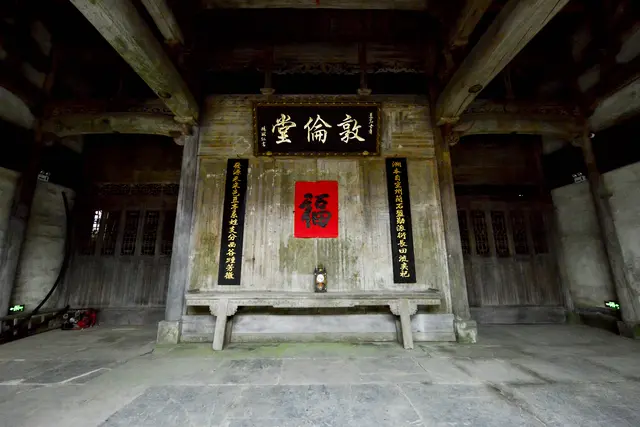 西冲村这个旧时代的水牢，站不能站，坐不能坐，一个人能撑多久？