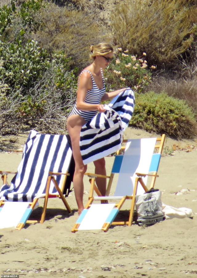 水果姐捧孕肚坐沙滩椅，体重飙升到172斤，和精灵王子婚礼3次推迟