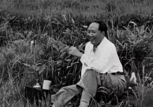 毛泽东 年轻时曾经 打秋风 做 乞丐