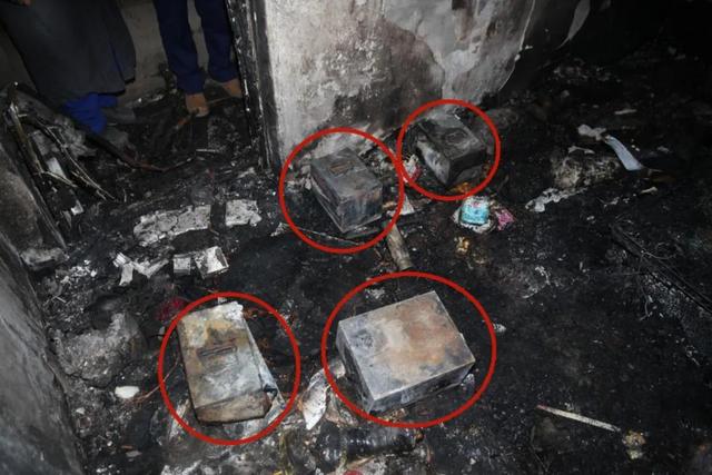 90后夫妻夜晚为快递车电池充电引发爆炸双双遇难，快俩月了后事难处理，快递公司：不是我们员工
